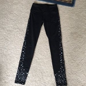 Victoria Sport black and silver star XS leggings